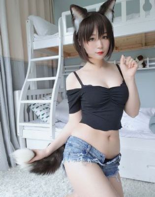 美女脱去内衣露出胸软件_中英字幕1080